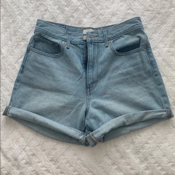 Aritzia Pants - Highwaisted shorts